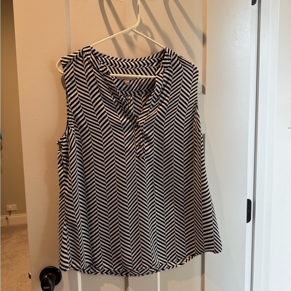 Banana Republic Black & White Chevron-Stripe Sleeveless Top